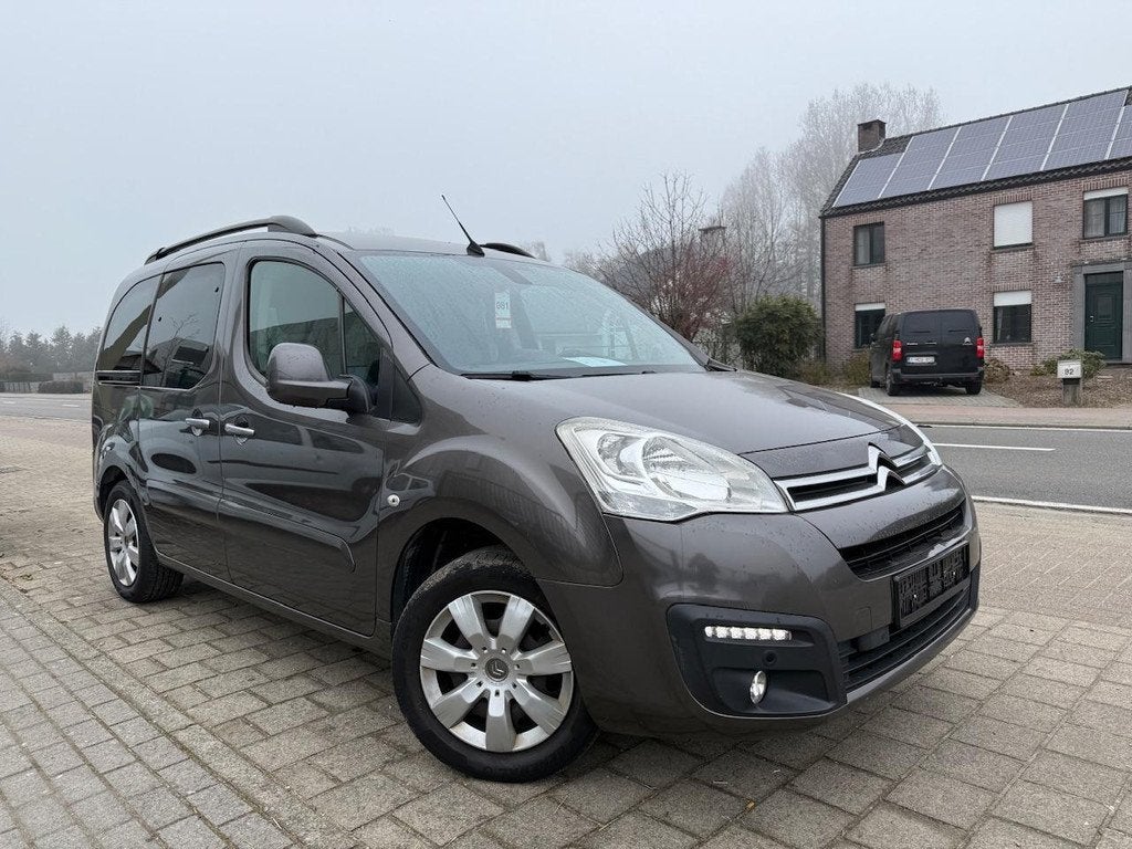 Citroën Berlingo 1.2 Benzine | Navigatie | Camera | 5 zitpl, Auto's, Voorwielaandrijving, Monovolume, Gebruikt, 1295 kg