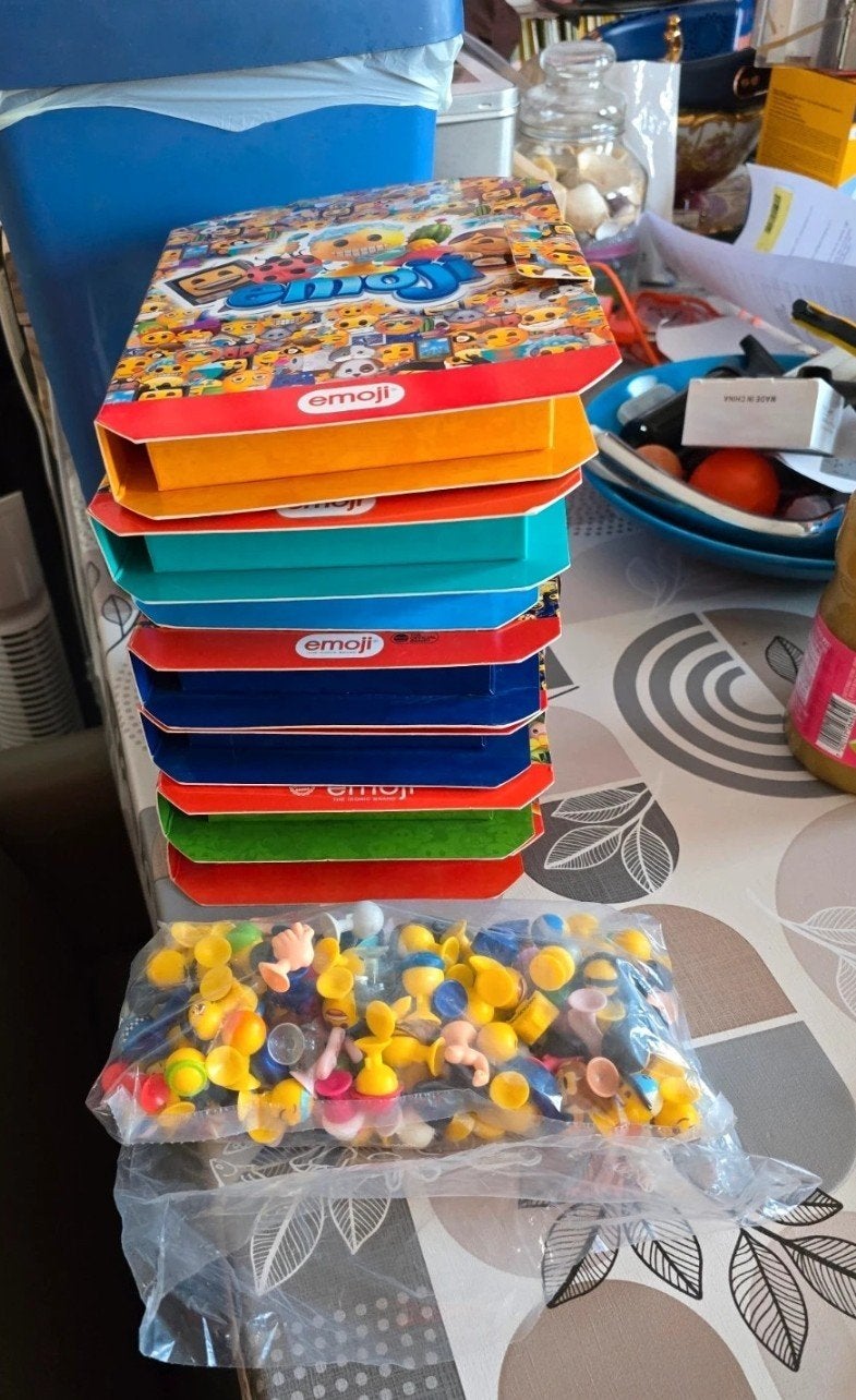 7 dozen Emojis en 145 popjes, Collections, Aldi, Enlèvement