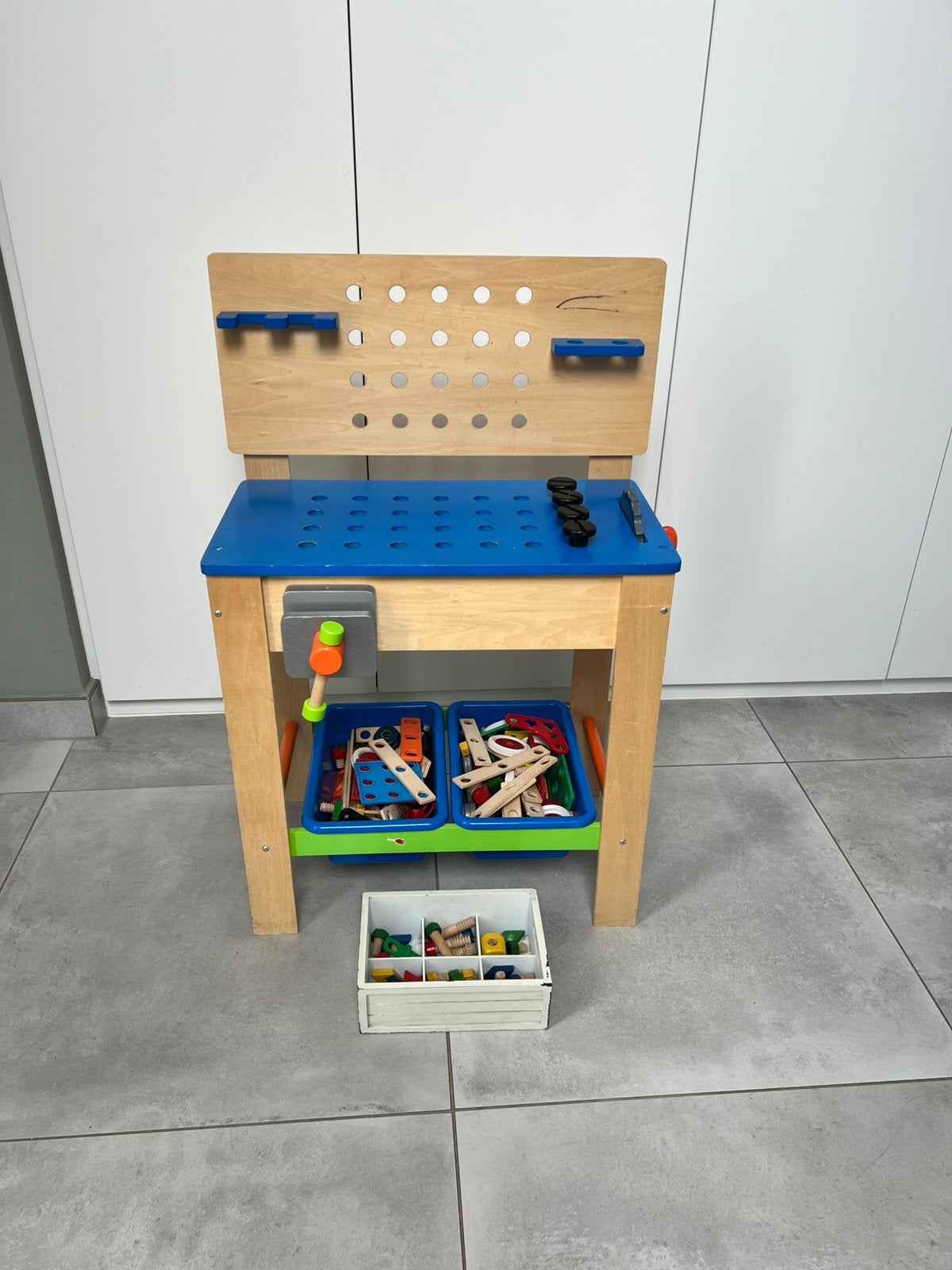 Établi pour enfants, Enlèvement, Utilisé