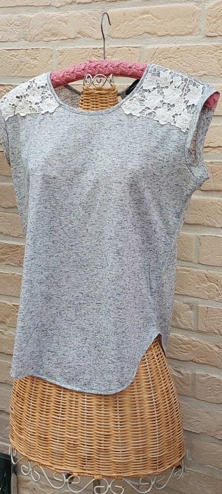 topje maat s/m atmosphere, Kleding | Dames, Topjes, Atmosphere, Ophalen of Verzenden, Zo goed als nieuw, Grijs