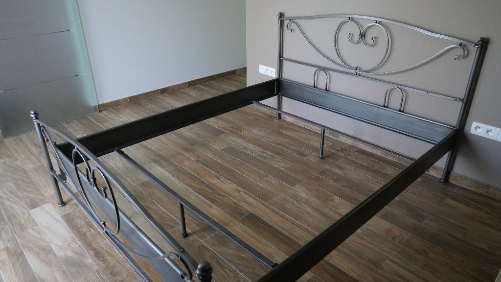 Echt smeedijzeren bed in metaalkleur, Antiek en Kunst, Antiek | Meubels | Bedden, Ophalen