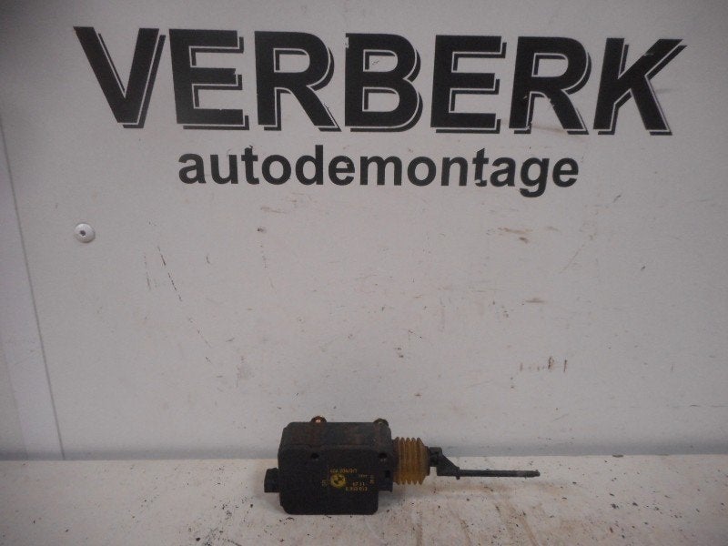 VEROUILLAGE CENTRALISEE MOTEUR CARBURANT FLAP (bmw6711835301, Utilisé, BMW, Petuelring 130
80809  München, DE, Bayerische Motoren Werke AG