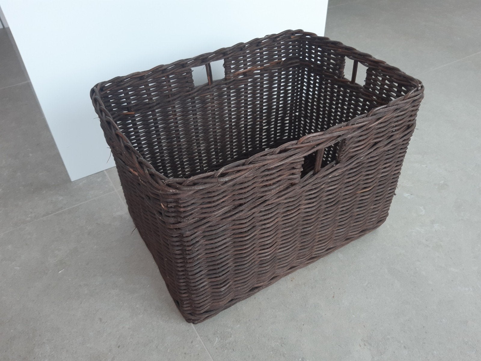 Rieten mand, Huis en Inrichting, Ophalen, Mand, Zo goed als nieuw, Riet