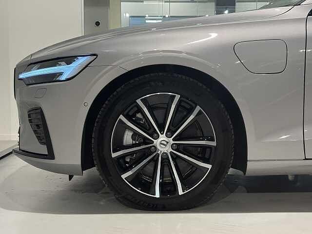 Volvo V60 T6 Recharge Plus dark + electr trekhaak, Auto's, Volvo, Automaat, Euro 6, 1969 cc, Parkeersensor
