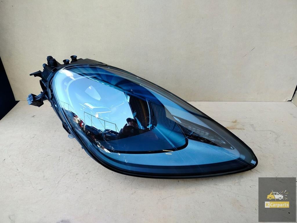 9Y0941044AJ, Phare avant droit Full LED pour Porsche Cayenne, Porscheplatz 1
70435  Stuttgart, DE, Porsche, Info@porsche.de, Utilisé