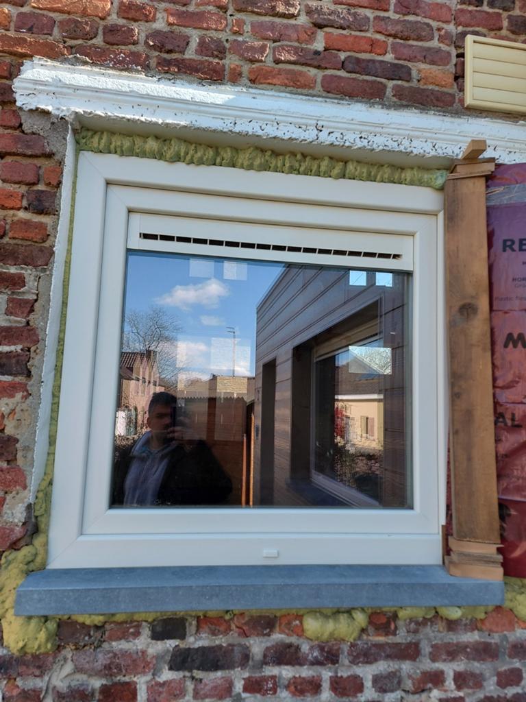 Nieuw raam PVC met dubbel glas met graniet 3 maand oud., Kunststof, Raamkozijn, Zo goed als nieuw, Inclusief glas