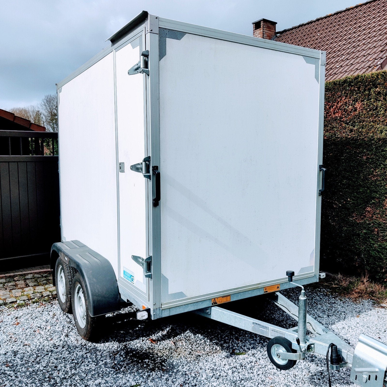 TWINS Gesloten aanhangwagen, Auto diversen, Aanhangers en Bagagewagens, Ophalen, Zo goed als nieuw