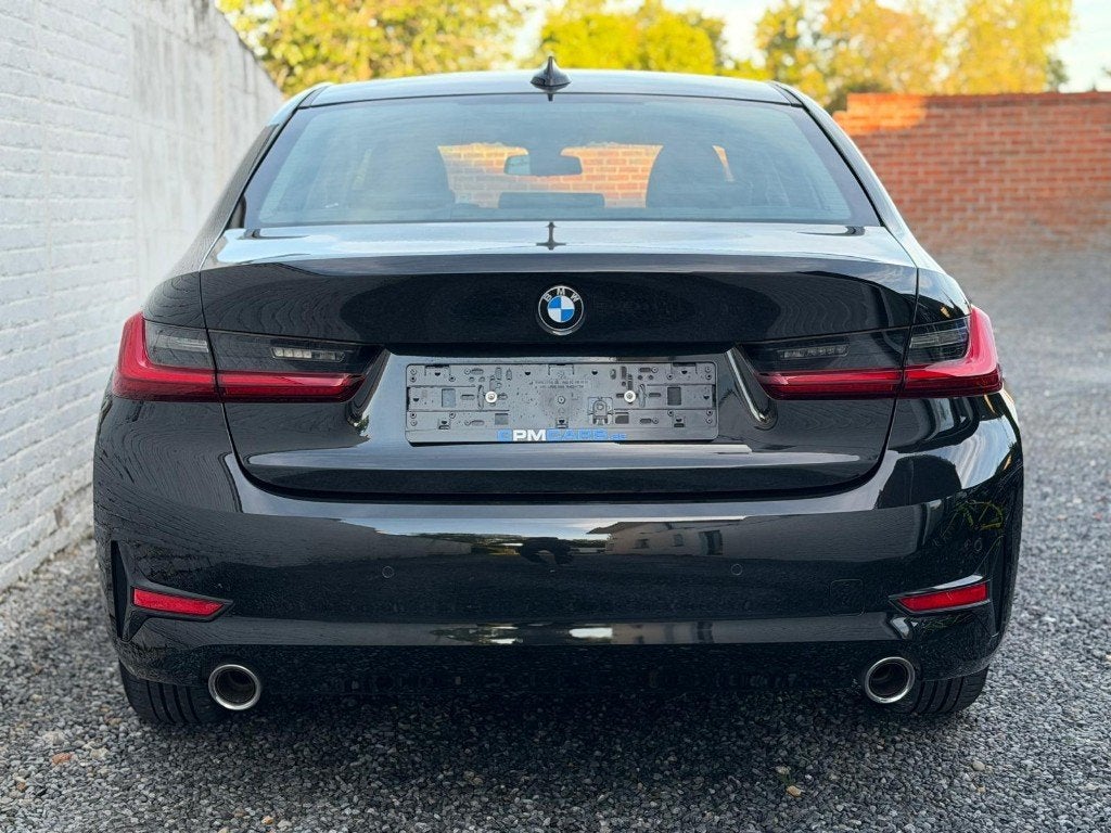 BMW 318 iA * 24.000km! * FULL HISTORIEK * SPORT * PDC * NAVI, Autos, Cuir, Achat, Euro 6, Entreprise