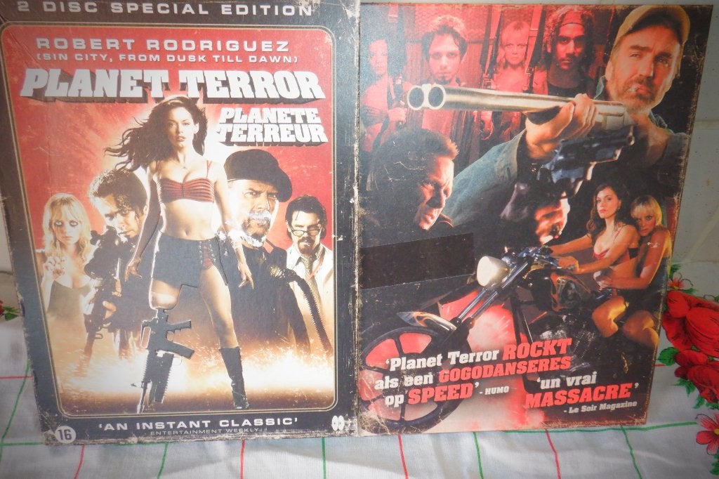 DVD 2 DISC Special Edition Planet Terror., CD & DVD, DVD | Horreur, À partir de 16 ans, Enlèvement ou Envoi, Comme neuf, Slasher