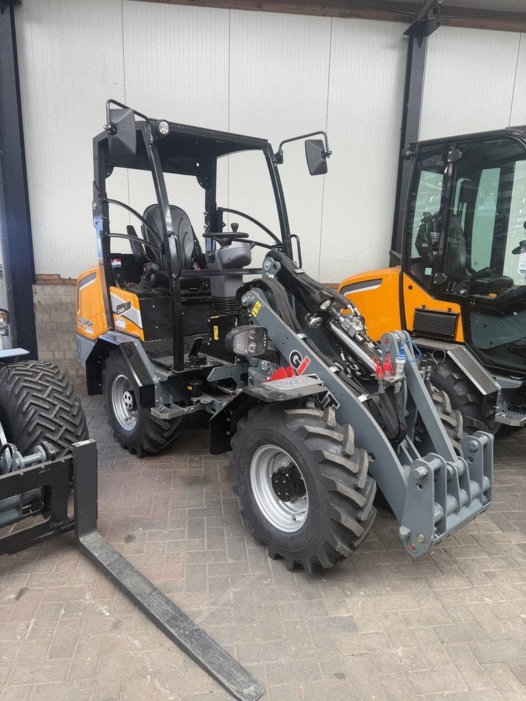 Giant G2700 X-TRA HD + shovel NIEUW (LED verlichting, kogelt