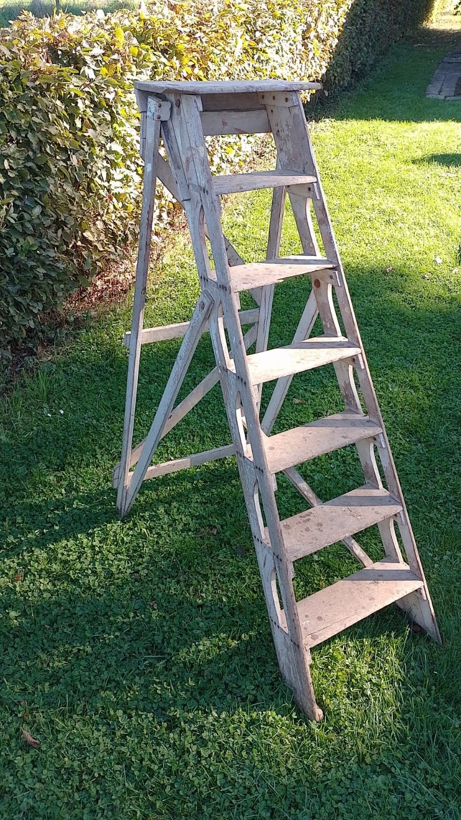 Ancien escabeau double en bois – vintage / déco, Bricolage & Construction, Enlèvement, Échelle