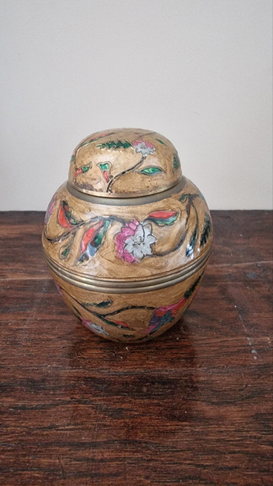 Petite bonbonnière (h.13 cm) en laiton avec motif floral., Enlèvement ou Envoi