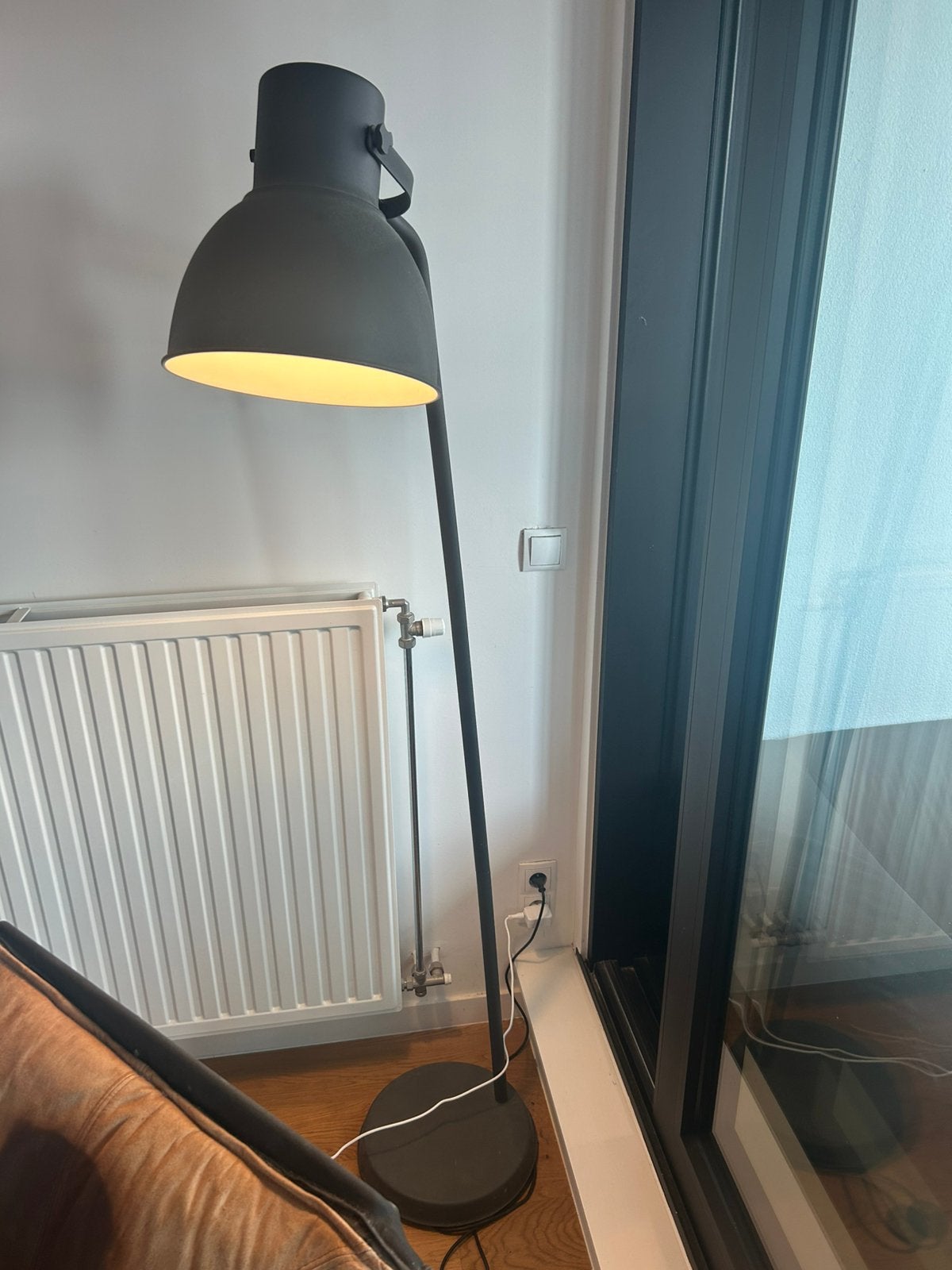 Ikea lamp donkergrijs, Ophalen, Zo goed als nieuw