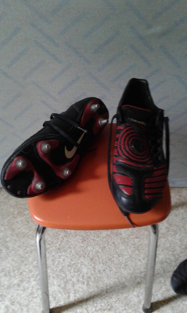 NIKE VOETBALSCHOENEN, Sport en Fitness, Voetbal, Ophalen, Gebruikt, Schoenen