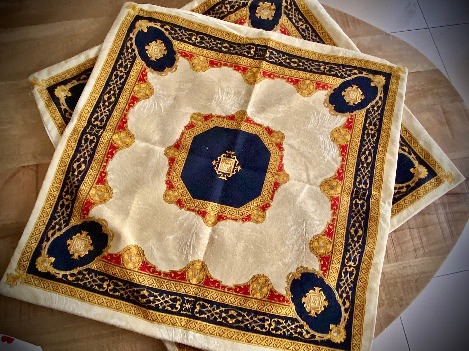 2x Barock sierkussens - wit ⚜️, Wasbaar, Gebruikt, Verzenden, Wit