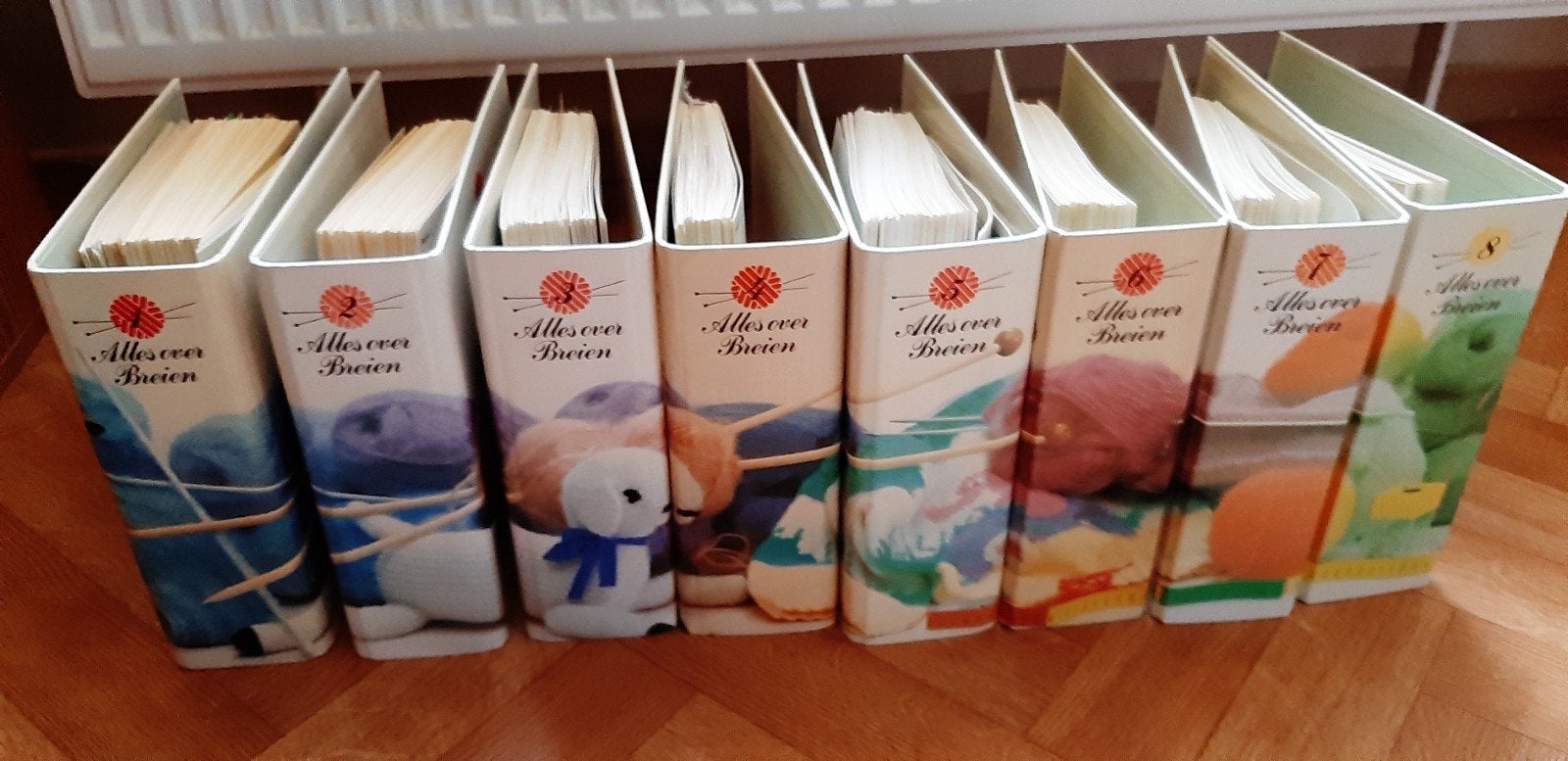 Klassieke vintage ringmappen "Alles over breien", Hobby en Vrije tijd, Ophalen