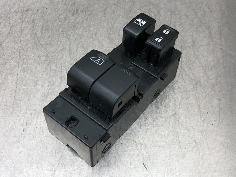 RAAMSCHAKELAAR Nissan Note (E12) (01-2012/12-2016), Auto-onderdelen, Gebruikt, Nissan