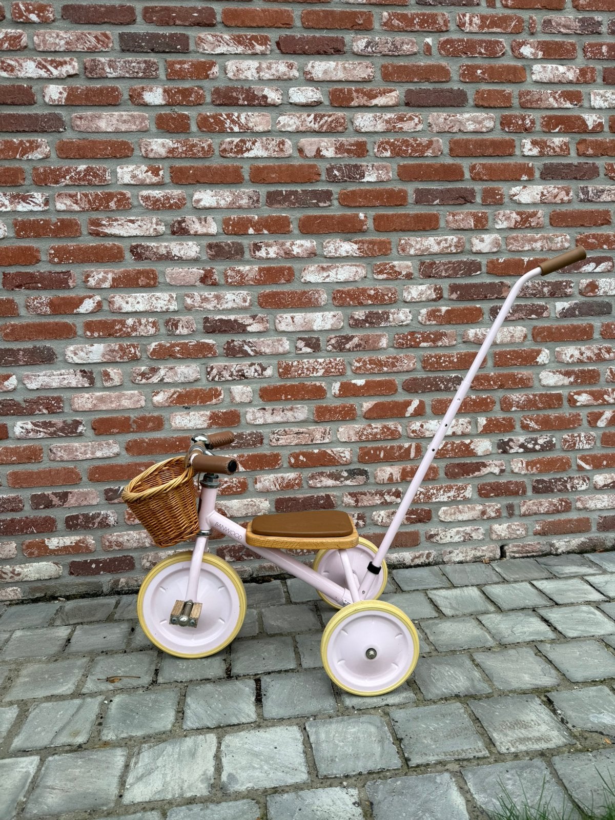 roze Banwood Trike Vintage driewieler + stang + mandje, Enlèvement, Comme neuf, Tige de poussée