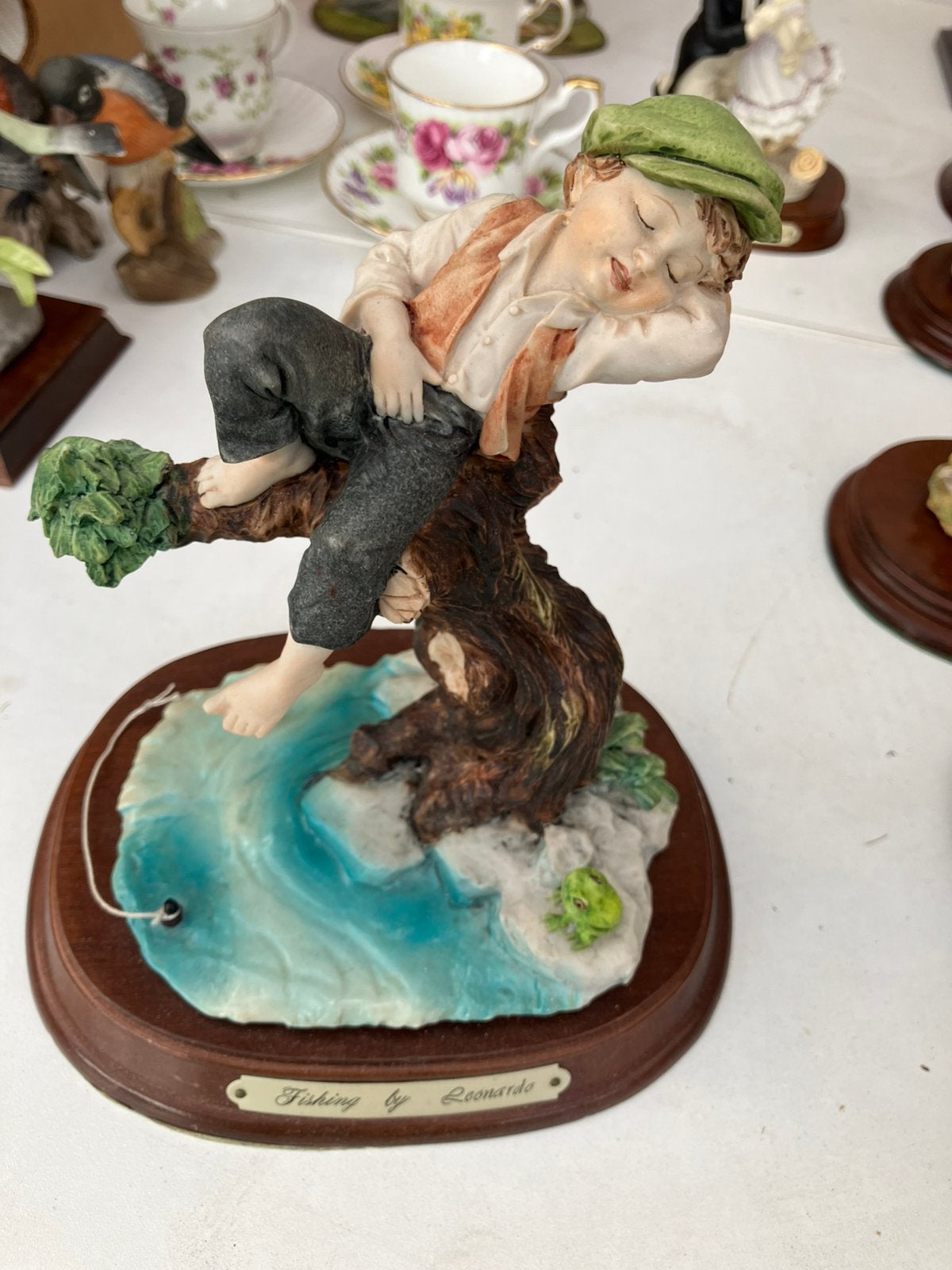 Beeldje leonardo collectie jongen op boomstronk, Ophalen