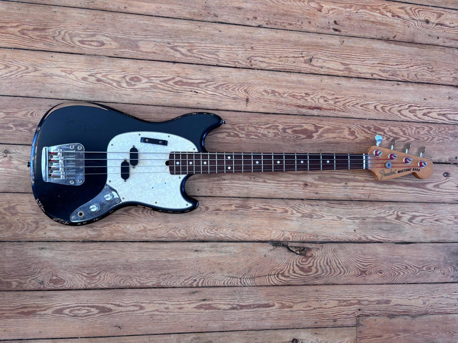 Basse Mustang JMJ, Enlèvement, Comme neuf