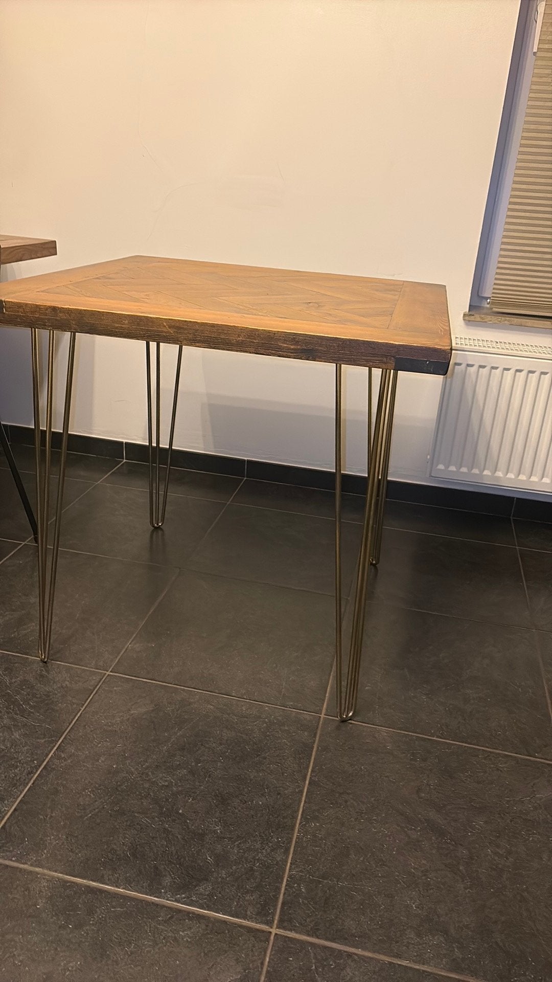 Unieke zelfgemaakte visgraat tafel – gouden poten, Ophalen, Zo goed als nieuw