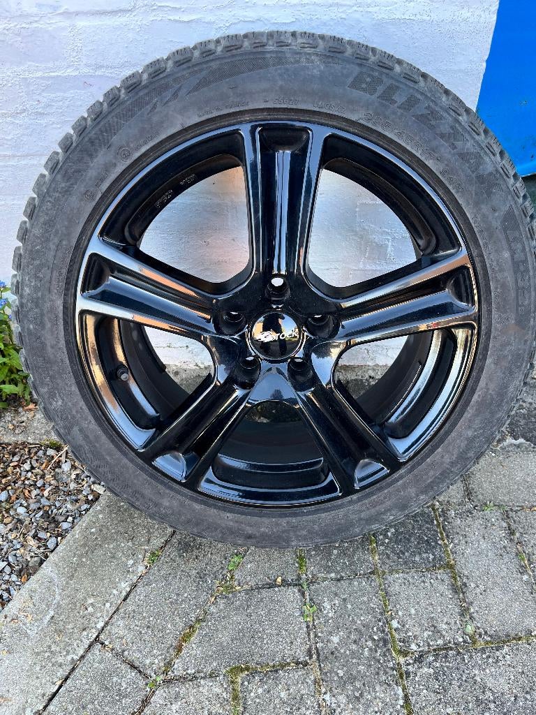 4 Winterbanden inclusief velgen - BRIDGESTONE - 235/45 R17, Auto-onderdelen, Banden en Velgen, Ophalen, Gebruikt, Velg(en), Winterbanden