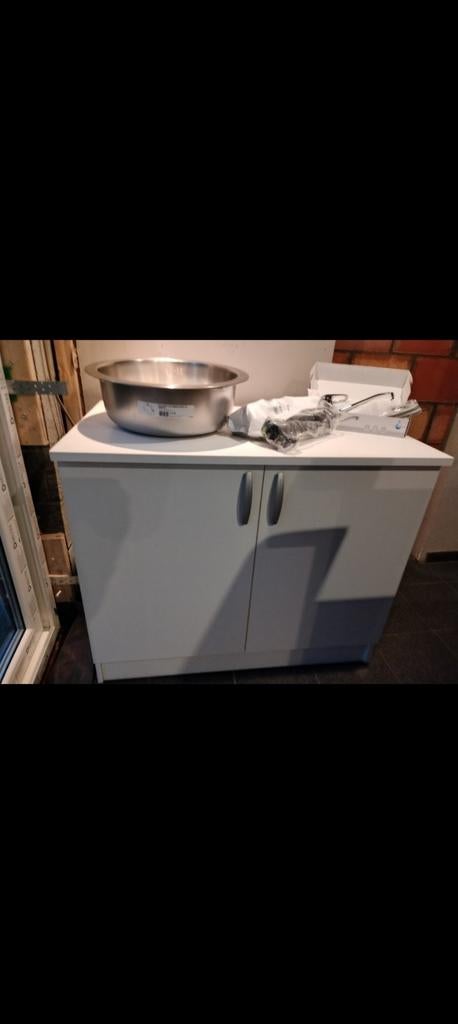 Volledig nieuwe badkamerkast of keukenkast met lavabo kraan, Huis en Inrichting, Keuken | Keukenelementen, Ophalen