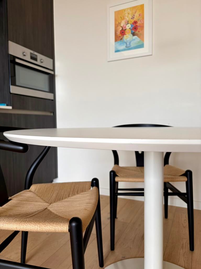 Eetkamertafel - wit - 74xØ110 cm, Rond, Zo goed als nieuw, Modern, Vier personen