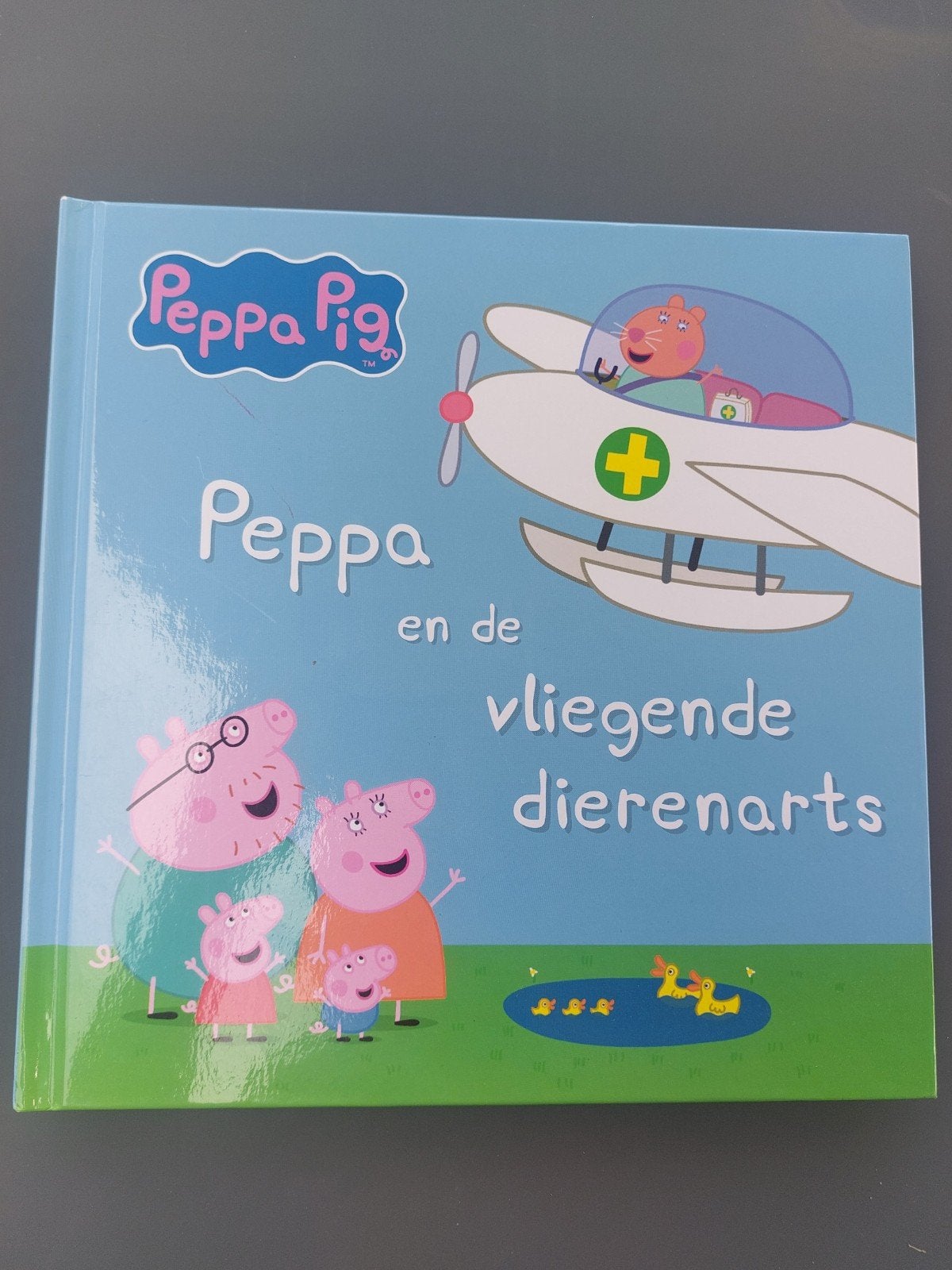 Peppa Pig boek - Vliegende dierenarts, Ophalen of Verzenden, Zo goed als nieuw, 3 tot 4 jaar