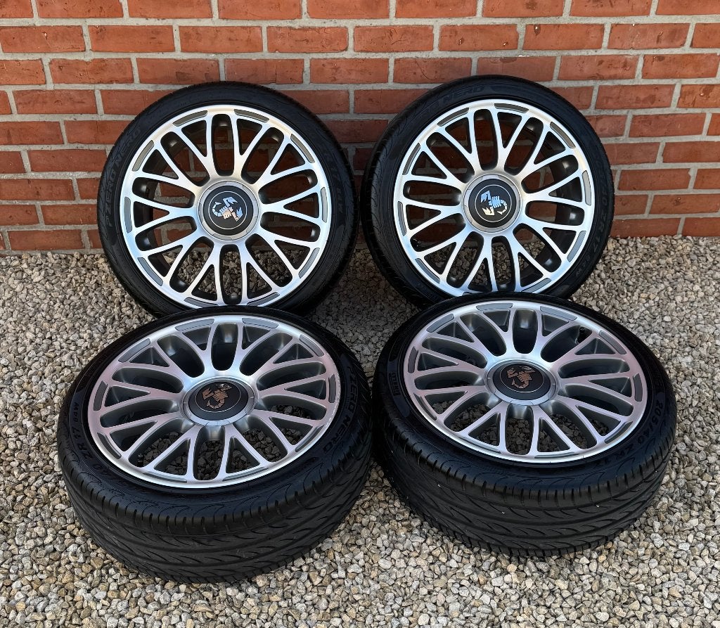 Originele nette set 17” Fiat Abarth velgen met banden, Auto-onderdelen, Banden en Velgen, Ophalen, Gebruikt, Banden en Velgen