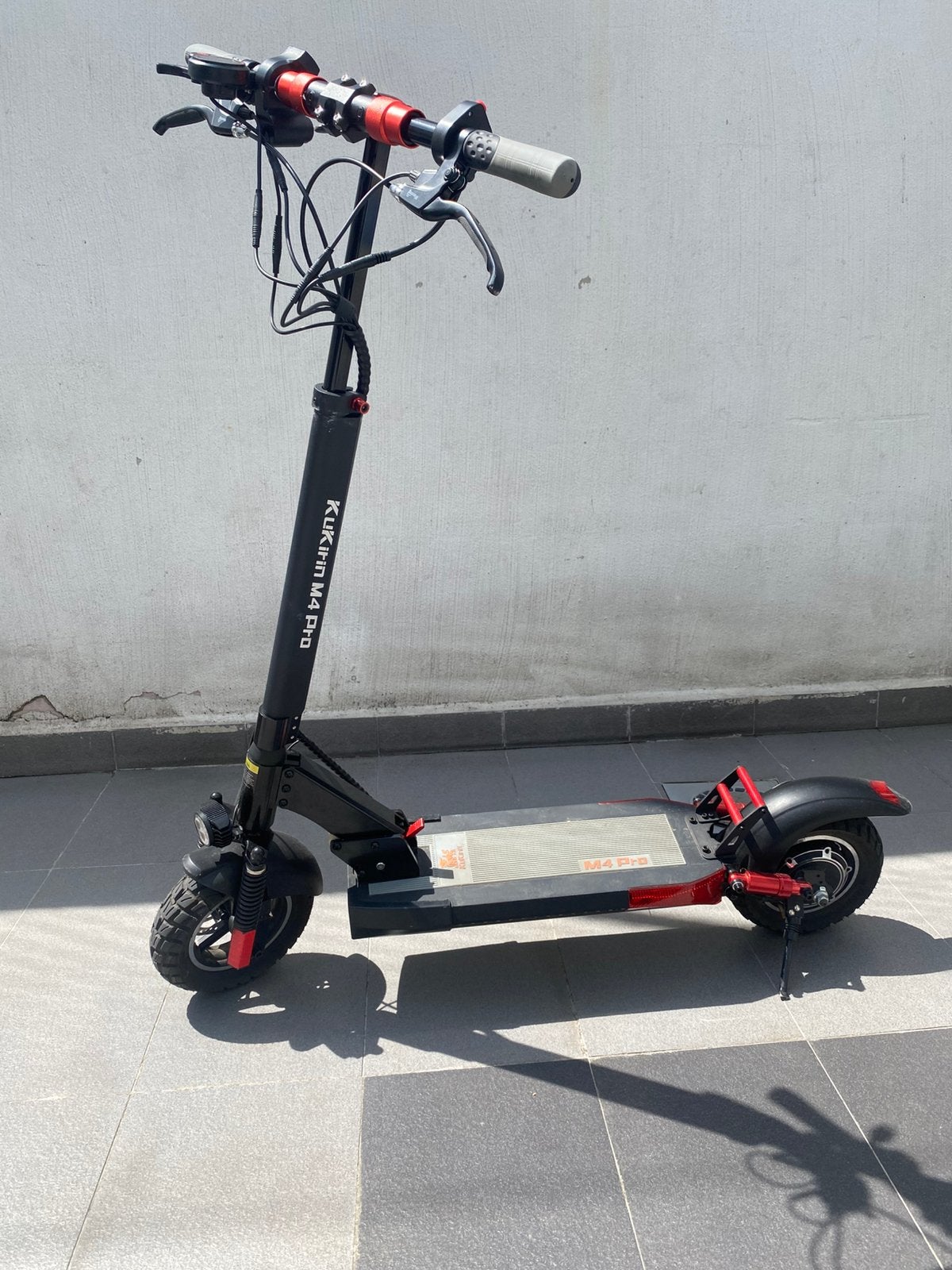 Electriche step pro weinig km gereden, Fietsen en Brommers, Steps, Ophalen, Zo goed als nieuw
