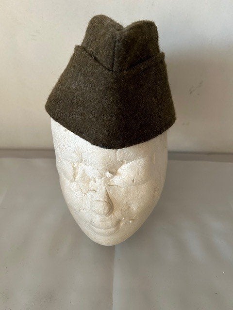 Chapeau militaire vert 1961, Enlèvement ou Envoi