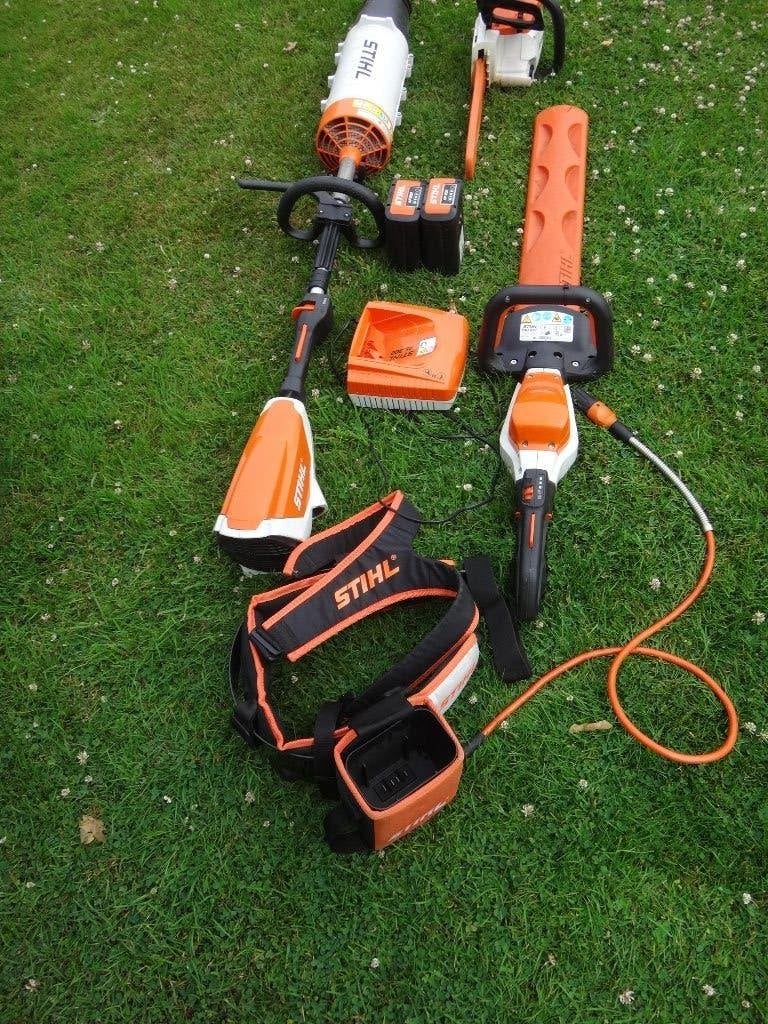 Stihl Taille haie avec accu et chargeur, Enlèvement, Utilisé, Batterie, STIHL