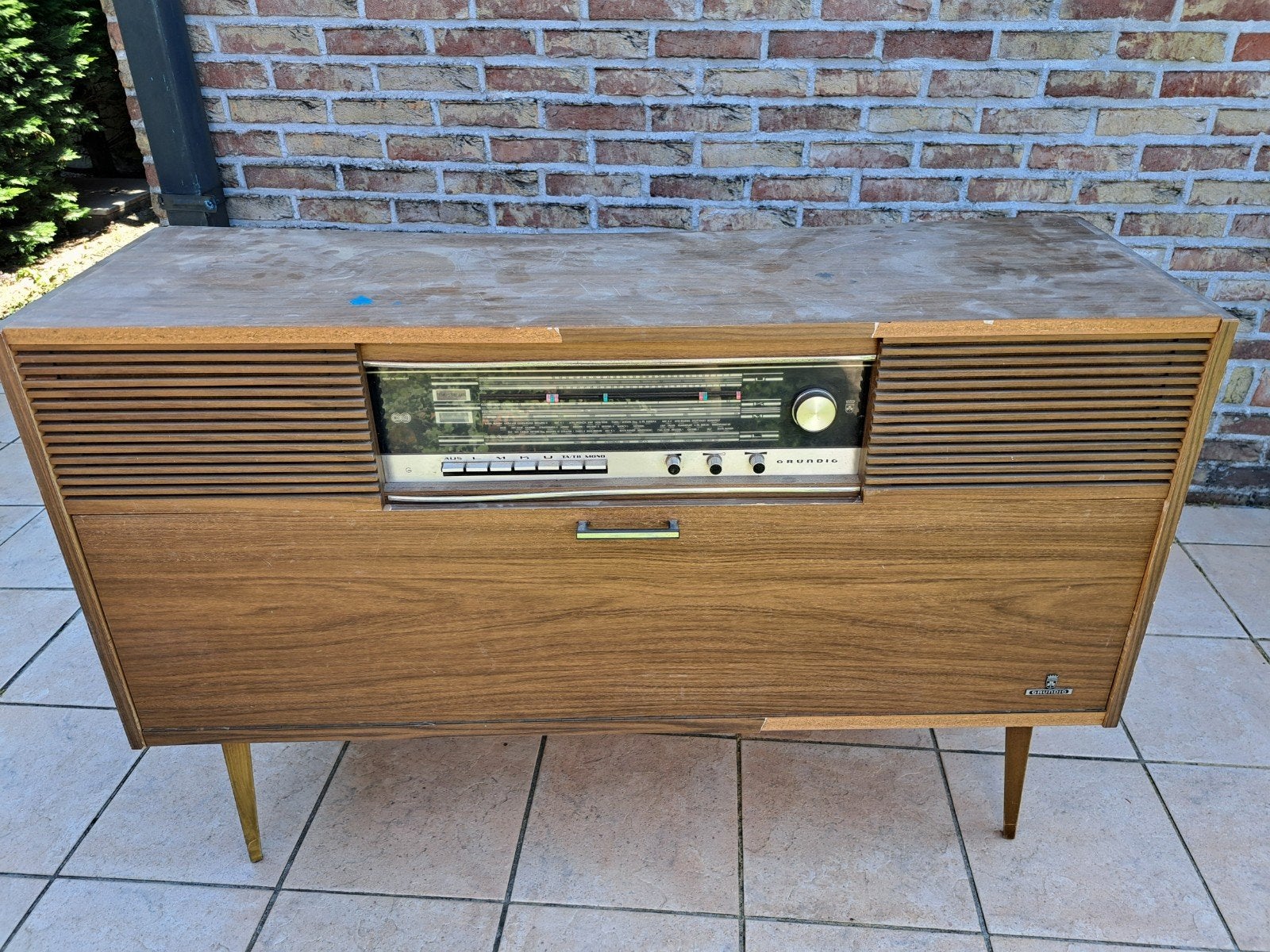 Radiomeubel met platenspeler Grundig , jaren 60, Enlèvement