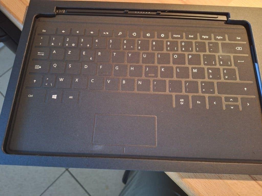 Microsoft Surface Touch Cover AZERTY, Computers en Software, Windows Laptops, Ophalen, Nieuw, Azerty