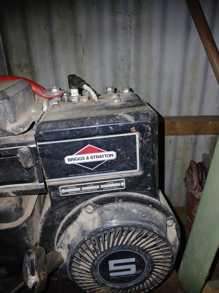 Briggs en  stratton ploeg, Doe-het-zelf en Bouw, Ophalen, Zo goed als nieuw