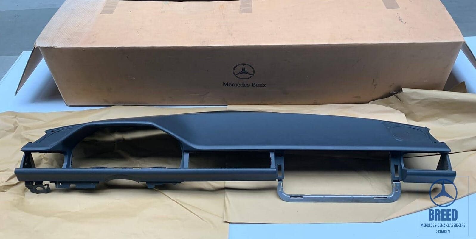 NOS dashboard grijs voor Mercedes-Benz W124 Mopf 0, Ophalen, -, Nieuw, -
