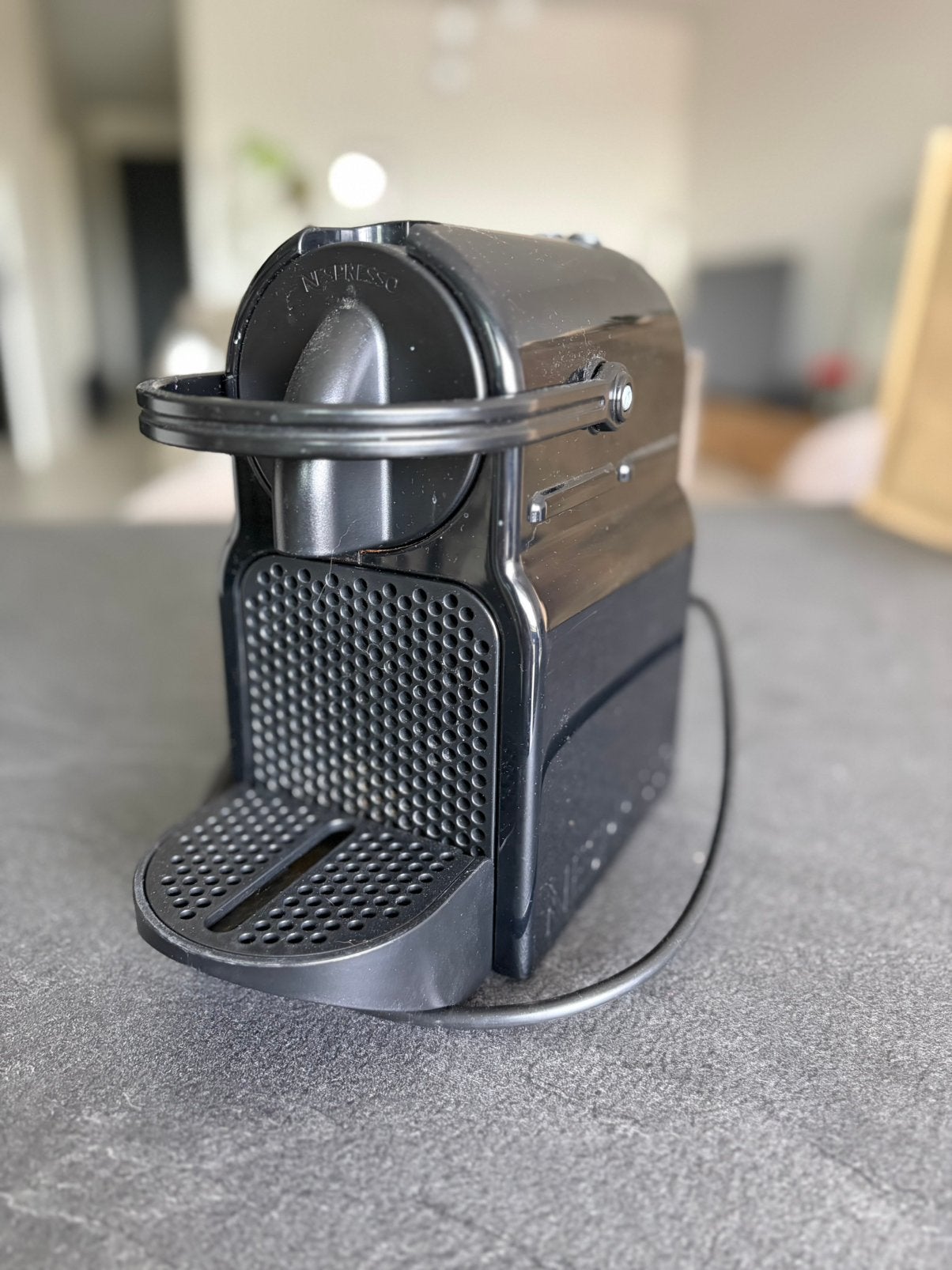 Nespressomachine | DeLonghi Inissia, Elektronische apparatuur, Ophalen, Zo goed als nieuw, Koffiemachine