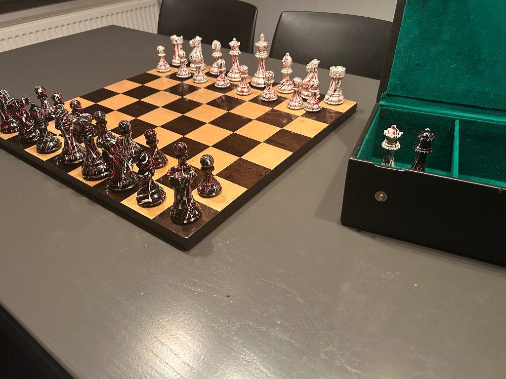 Exclusief schaakbord, Ophalen