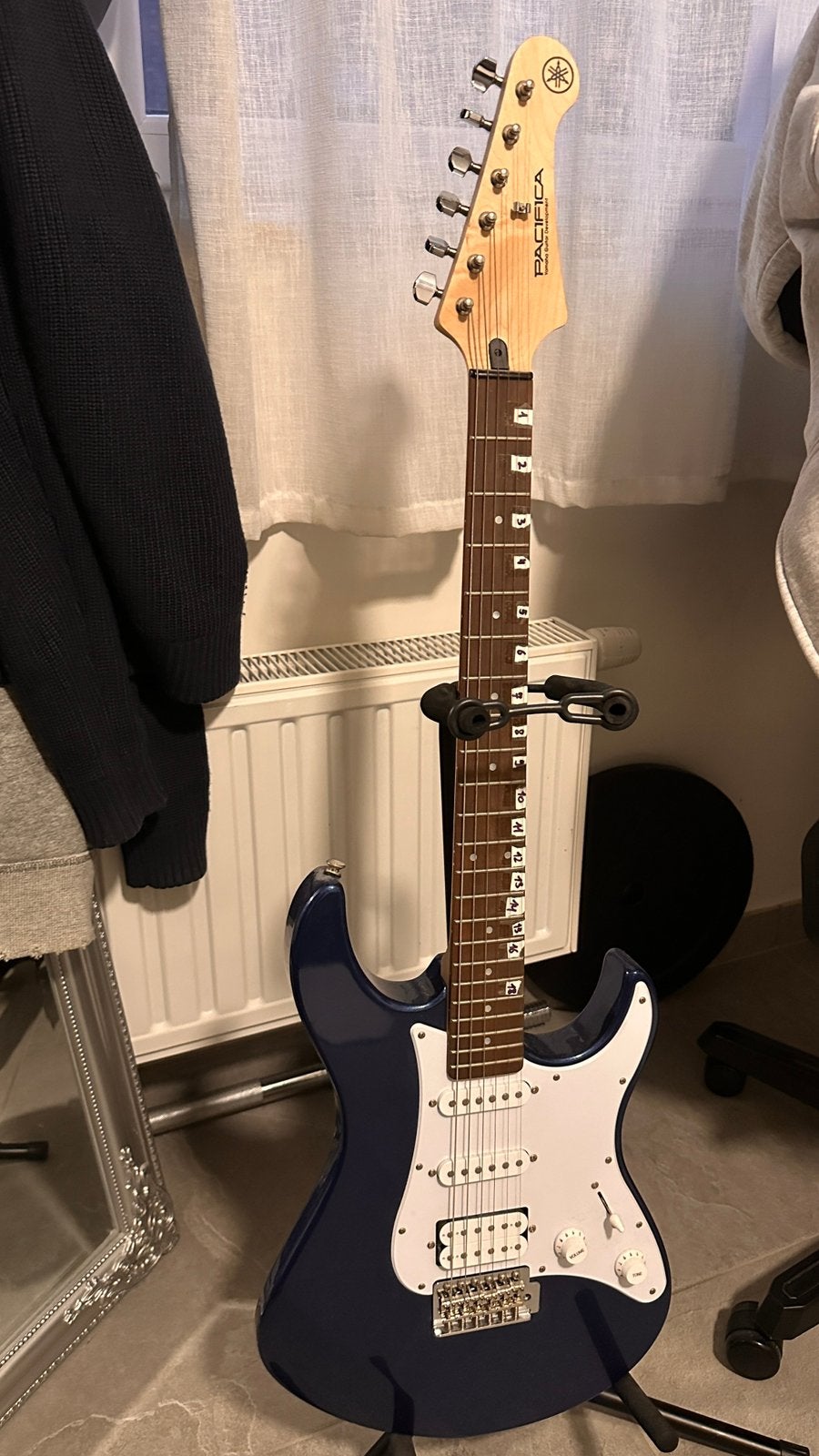 Pacifika elektrische gitaar - Fazley met gitaarversterker, Muziek en Instrumenten, Ophalen, Zo goed als nieuw