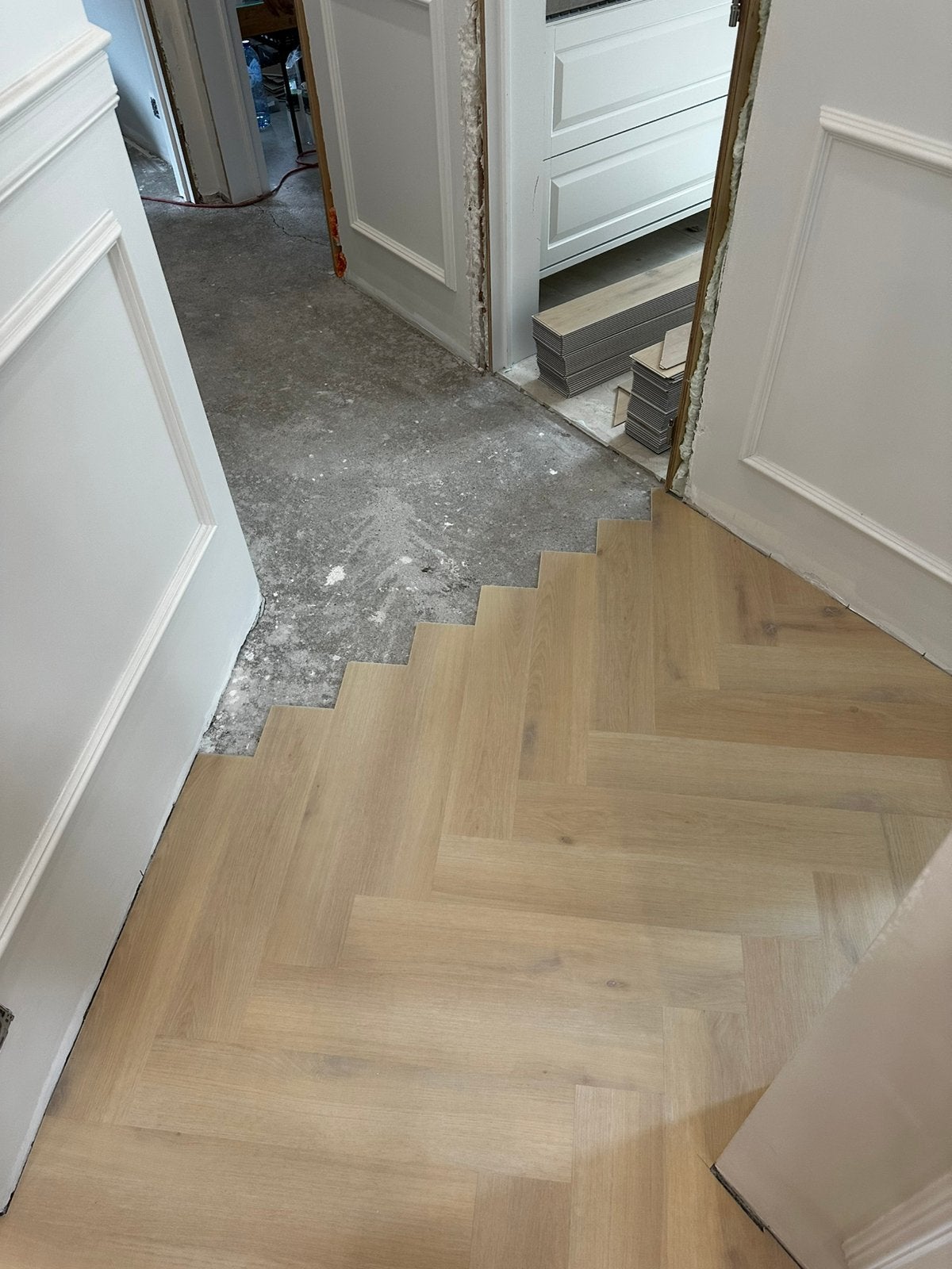 Pose de parquet et travaux de menuiserie., Maison & Meubles, Enlèvement, Comme neuf, Parquet