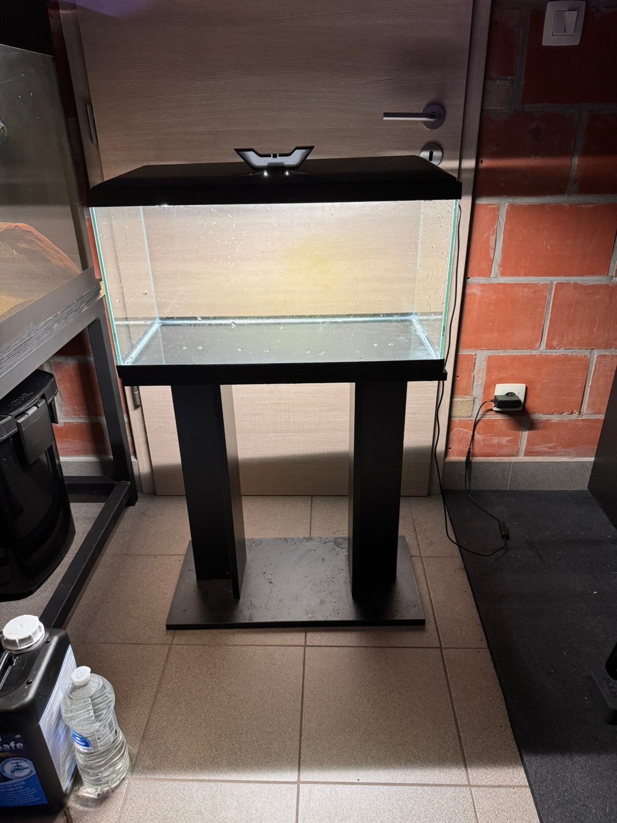 Aquarium met verlichting + kast, Enlèvement