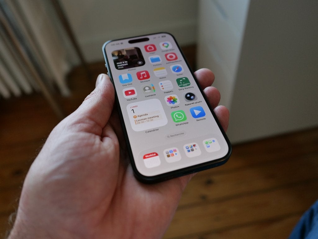 iPhone 15 Pro + 2 premium leren hoesjes, Telecommunicatie, Mobiele telefoons | Apple iPhone, Zo goed als nieuw, 256 GB, iPhone 15 Pro