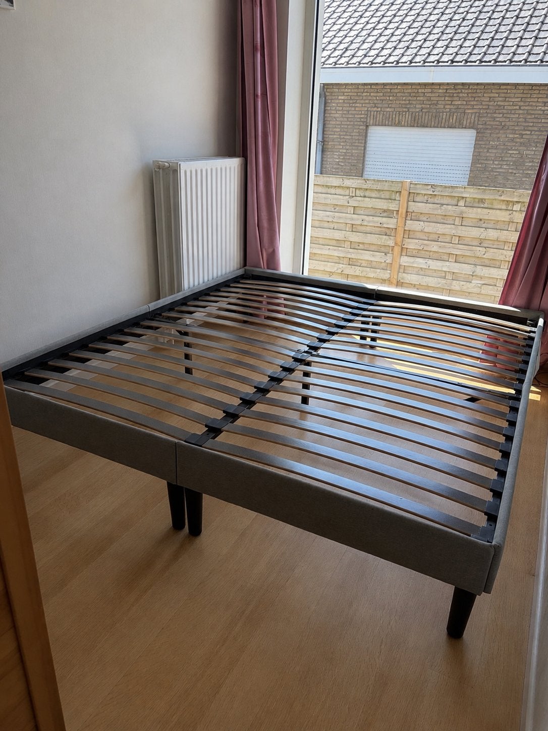 Emma bedframe 180 x 200, Maison & Meubles, Chambre à coucher | Lits, Utilisé, Deux personnes, 180 cm, 200 cm, Tissu, Gris, Enlèvement