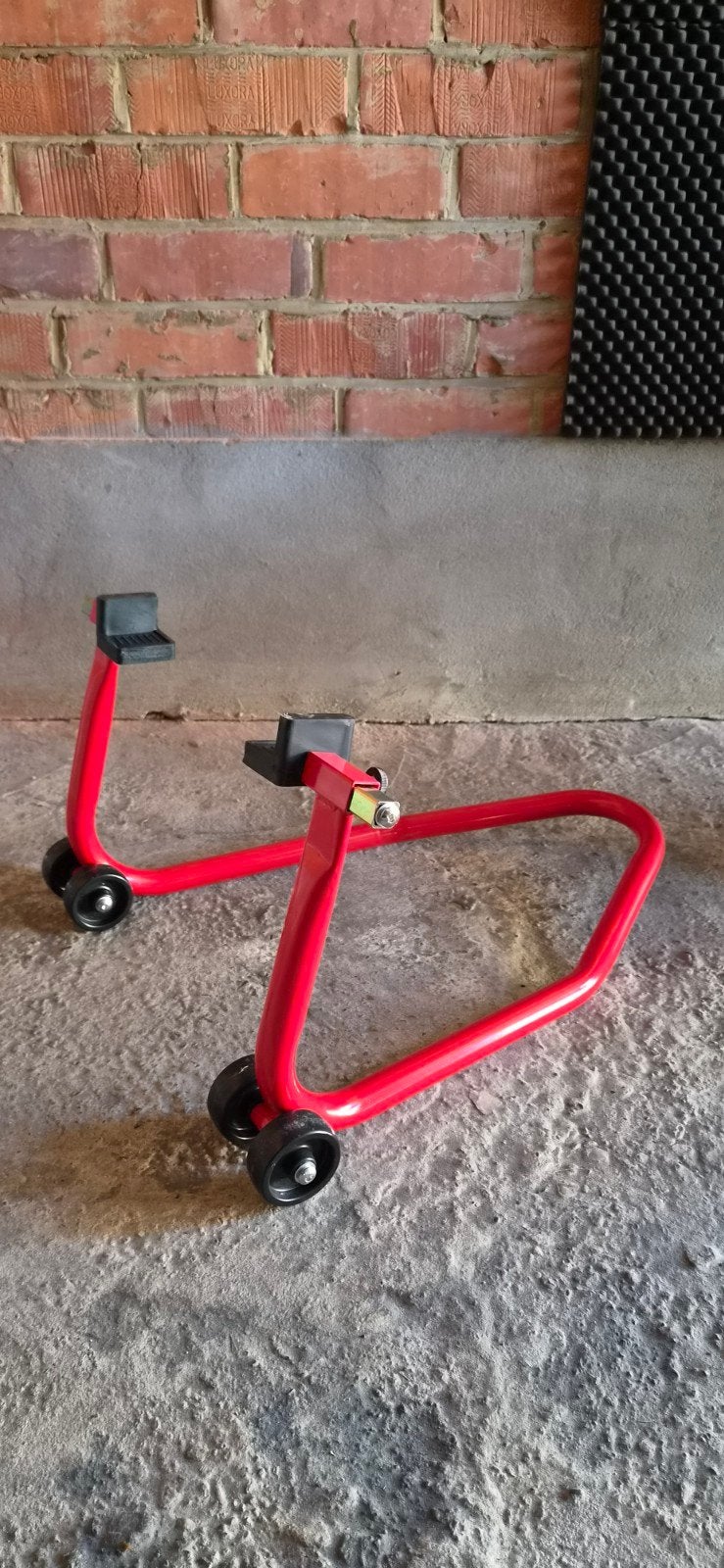 Universele Paddockstand voor motorfiets, Ophalen