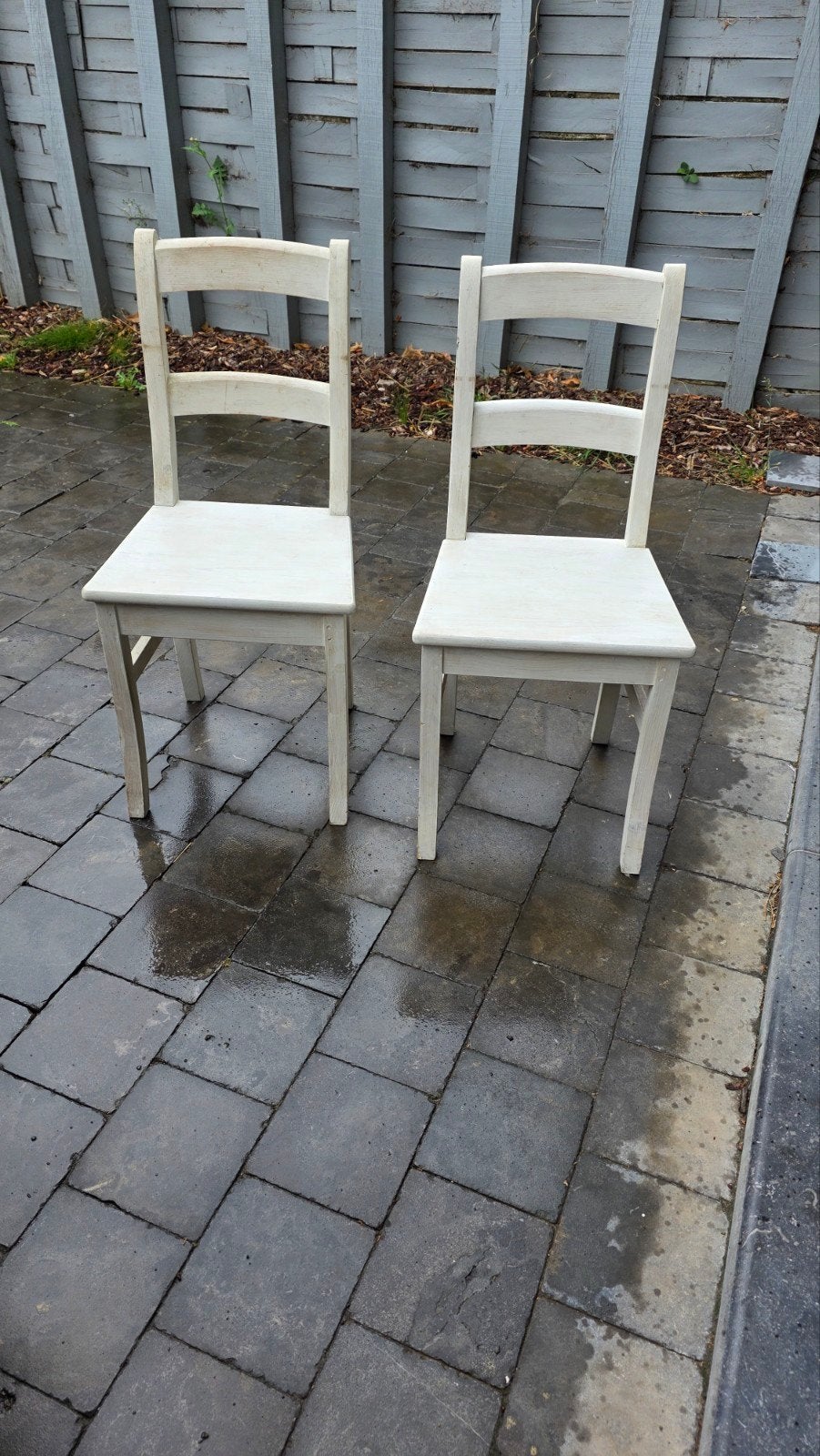 Deux chaises en bois, Enlèvement, Bois, Deux