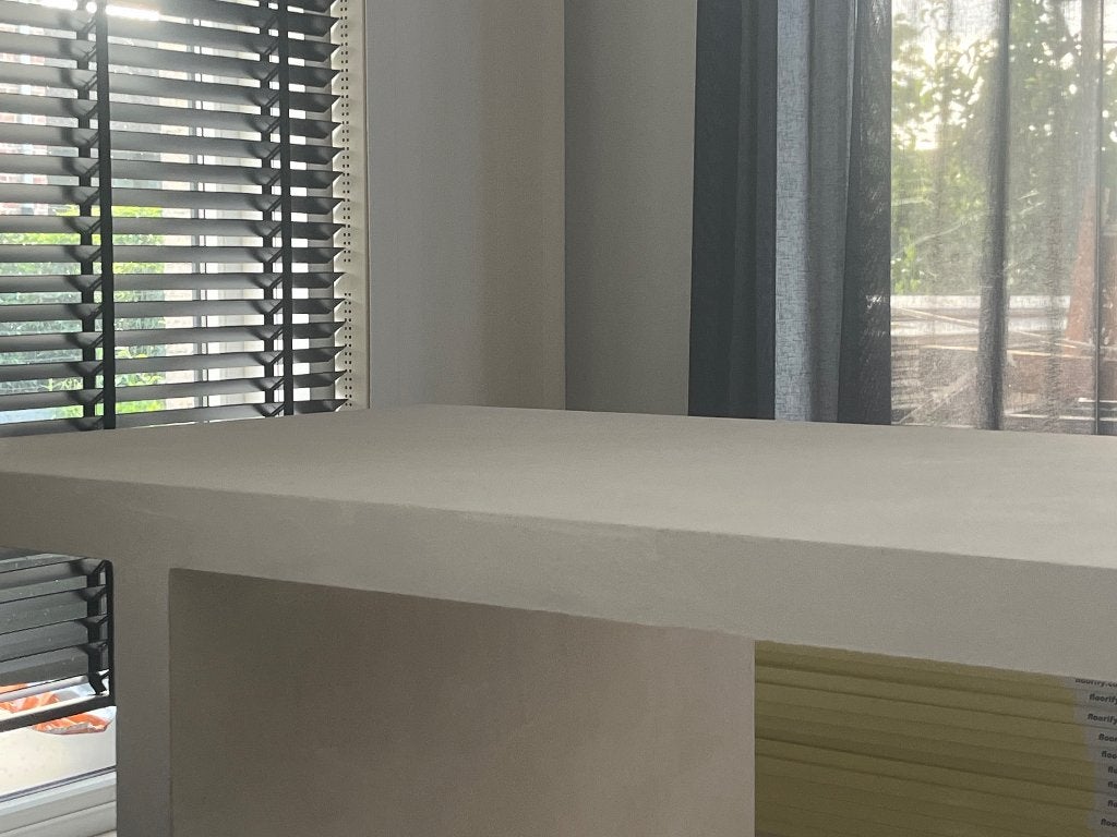 Moderne tafel mortex look, Comme neuf, Enlèvement, 50 à 100 cm, Modern