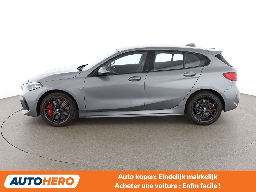 BMW 1 Serie 120 120i M Sport (année de construction 2023), Cuir, Argent ou Gris, Euro 6, Noir