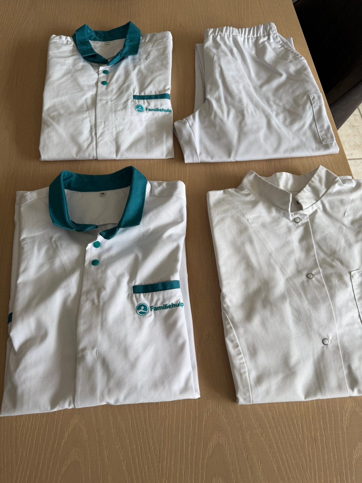 Zorgkundige kleding, Ophalen, Zo goed als nieuw