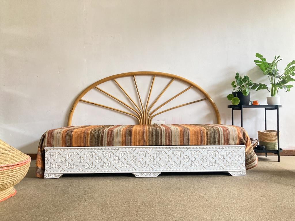Zetel in Bohemian/Marokkaanse stijl (onderstel) en matras, Huis en Inrichting, Zetels | Zetels, Ophalen, Gebruikt, Minder dan 75 cm